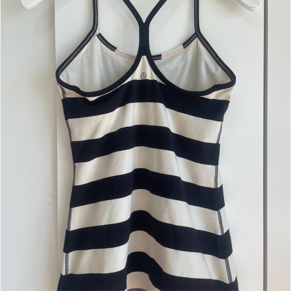 Lululemon - Picture 5 of 5